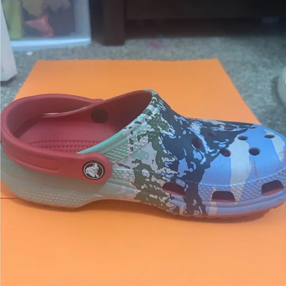 CROCS Blue and Red Sandals with Nature Design - Picture 6 of 6